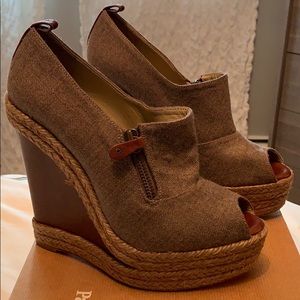 Christian Louboutin Deroba 140 flannel wedge sz39